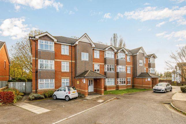 Flat for sale in Chamberlain Gardens, Hounslow TW3