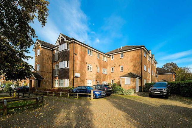 Flat for sale in School House Gardens, Loughton IG10