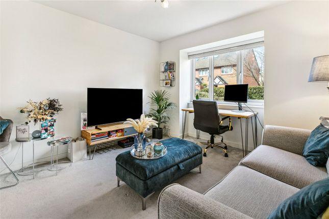 Flat for sale in Peartree Avenue, London SW17