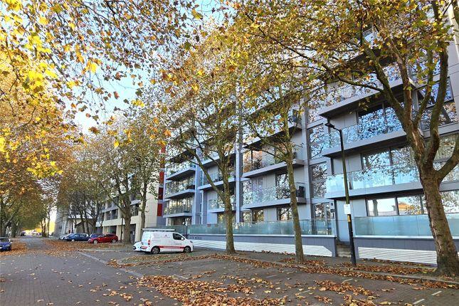 Flat for sale in Tavern Quay, Rope Street, Surrey Docks SE16