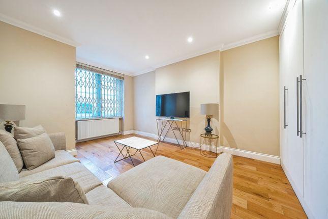 Flat to rent in Maida Avenue, London W2