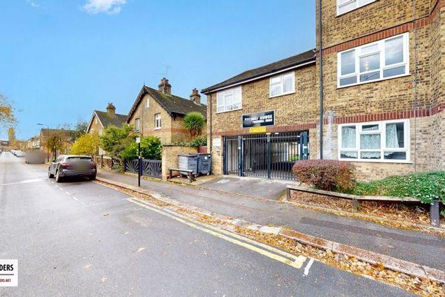 Flat for sale in Thornhill Road, Leyton E10