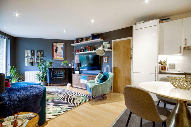 Flat for sale in Candish Court, Quadrangle, Hornsey N8