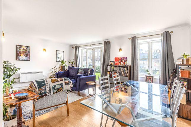 Flat for sale in Stockwell Green, London SW9