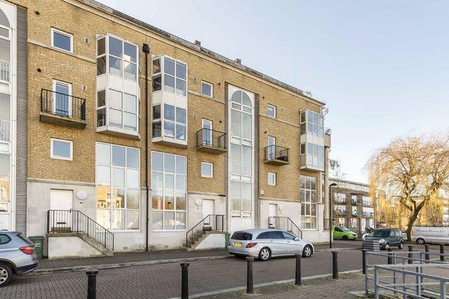 Flat for sale in Princes Court, London SE16