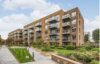 Flat for sale in High Street, London N8