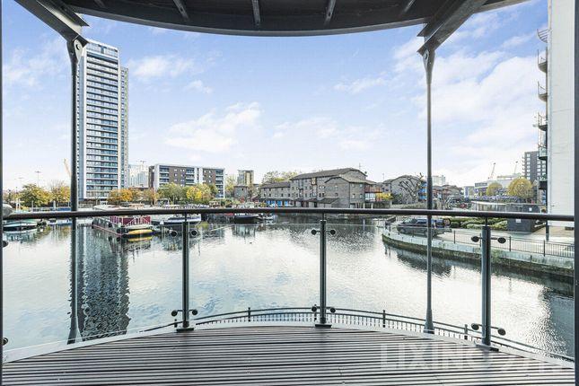 Flat for sale in Boardwalk Place, Canary Wharf E14