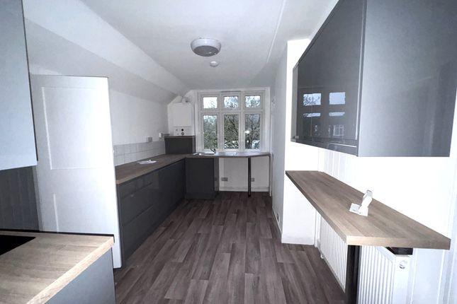 Flat to rent in Cobham Road, Westcliff-On-Sea SS0