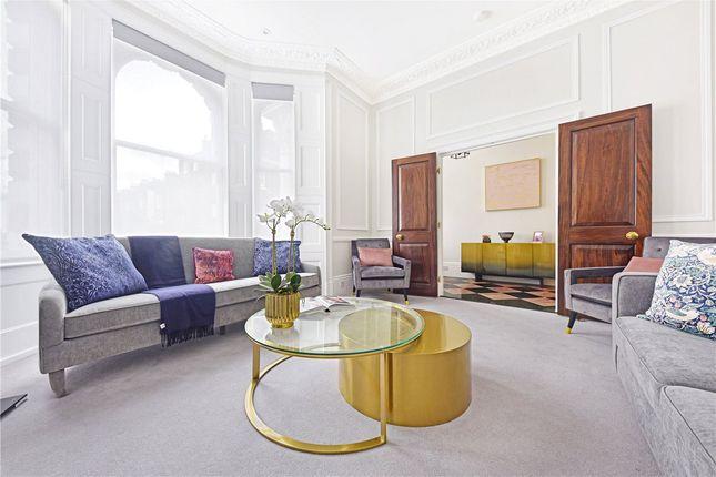 Flat to rent in Observatory Gardens, Kensington W8