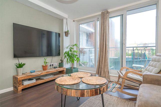 Flat for sale in Lankaster Gardens, London N2