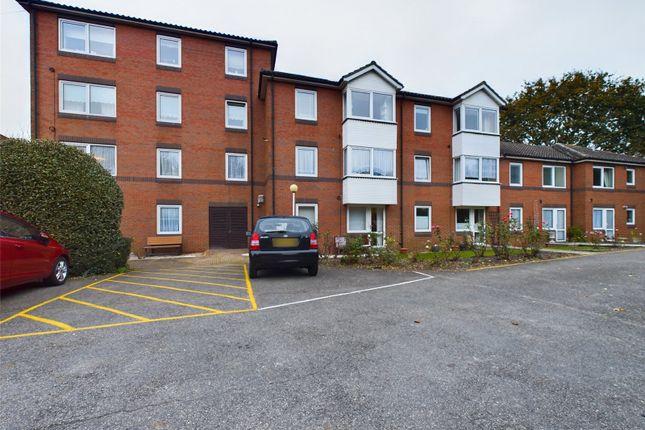 Flat for sale in Fentiman Way, Hornchurch RM11