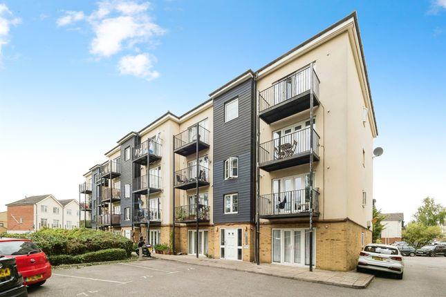 Flat for sale in Blackthorn Road, Ilford IG1