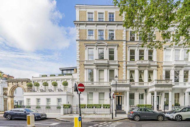 Flat for sale in Courtfield Gardens, London SW5