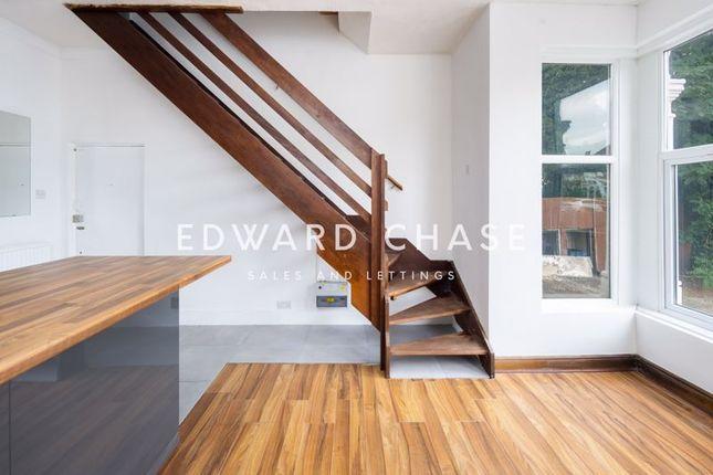 Flat for sale in The Drive, Ilford IG1