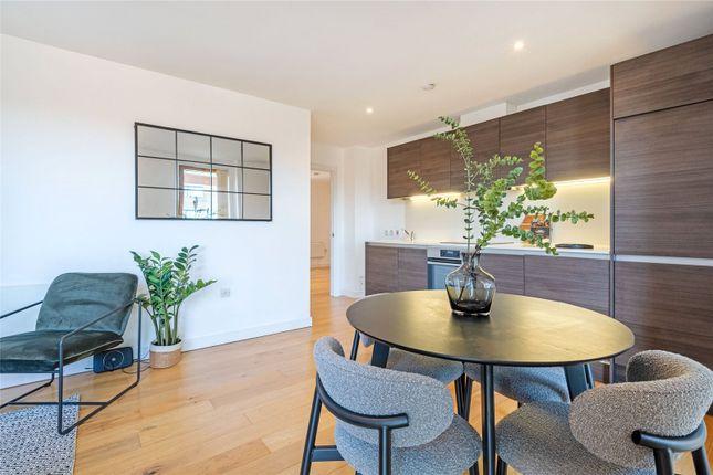 Flat for sale in Crampton Street, London SE17