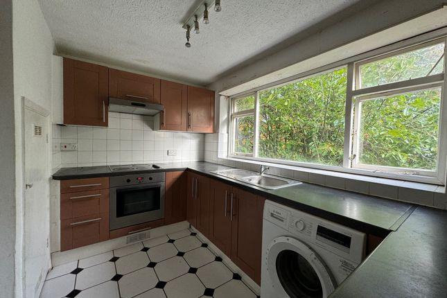 Flat for sale in Brookside, London N21