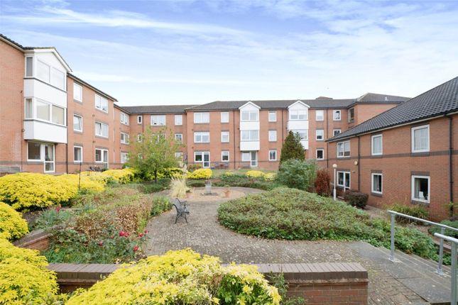 Flat for sale in Fentiman Way, Hornchurch RM11