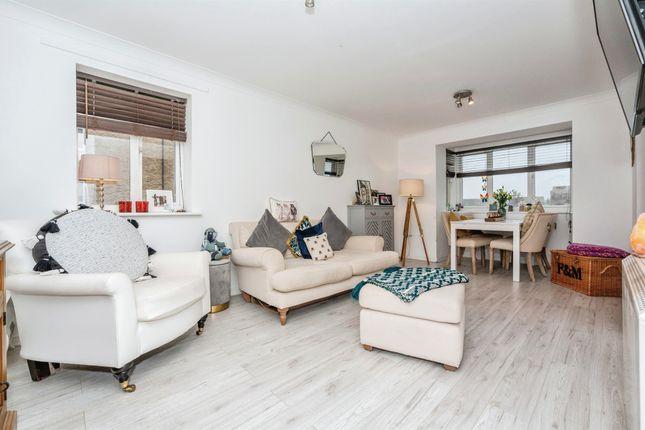 Flat for sale in St. Leonards Close, Grays RM17