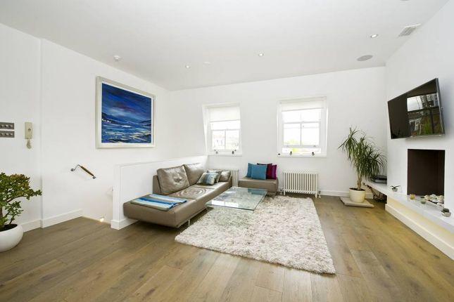 Flat to rent in Shrewsbury Road, London W2