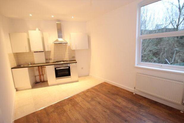 Flat to rent in 216-218 Homesdale Road, Bromley BR1