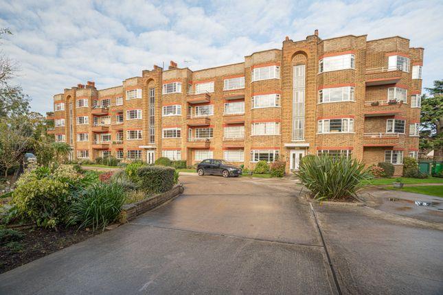 Flat for sale in Park Road, Hampton Wick KT1