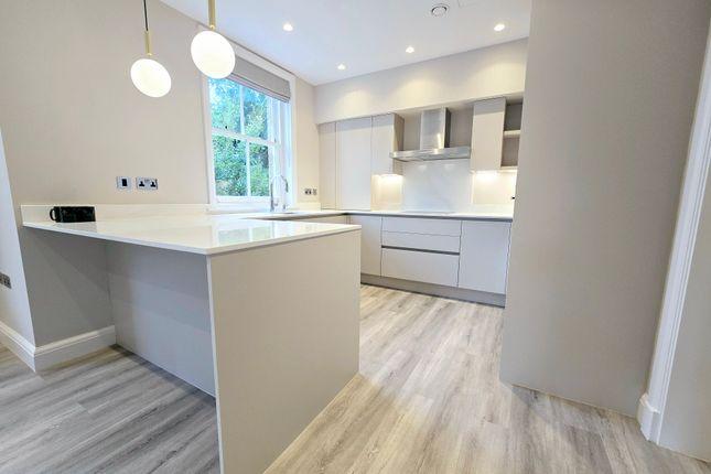 Flat for sale in Camlet Way, Barnet EN4