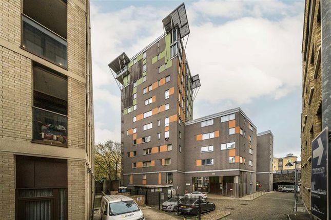 Flat for sale in Wharf Lane, London E14