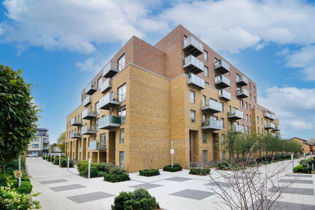 Flat for sale in Candish Court, Quadrangle, London N8