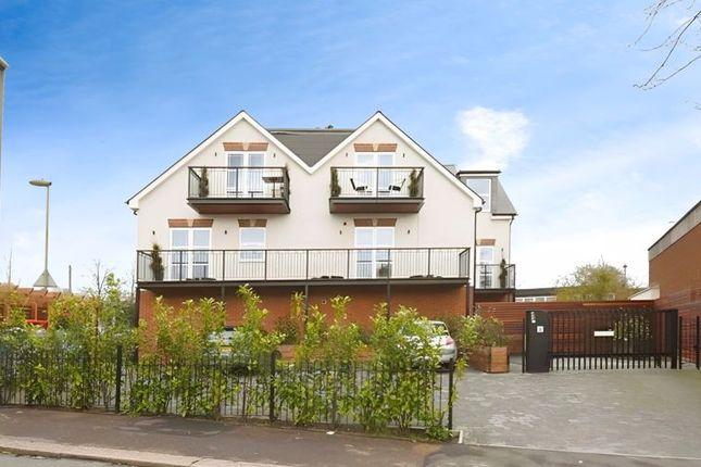 Flat for sale in Sanders Lane, London NW7