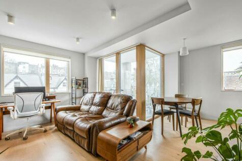 1 bedroom flat for sale in Knollys Road, Streatham, SW16