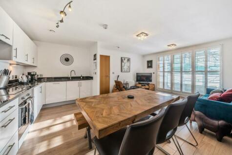 2 bedroom flat for sale in Robsart Street, Brixton, SW9