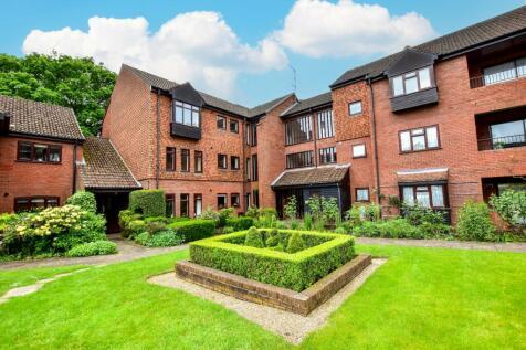 2 bedroom apartment for sale in Snells Wood Court, Little Chalfont, Amersham, Buckinghamshire, HP7