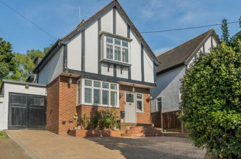4 bedroom detached house for sale in New Road, High Wycombe, HP12