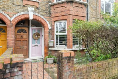 1 bedroom flat for sale in Morieux Road, Leyton, E10