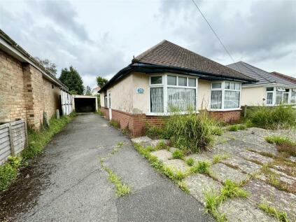 3 bedroom detached bungalow for sale in Brixey Road, Parkstone, Poole, BH12