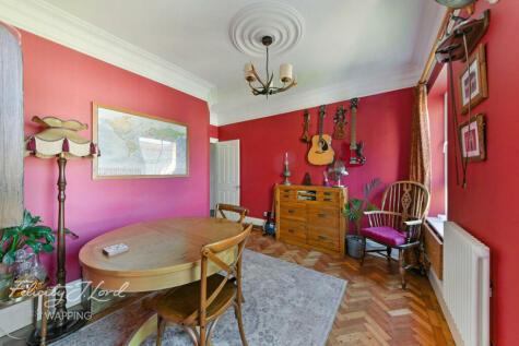 2 bedroom flat for sale in Green Bank, Wapping, E1W