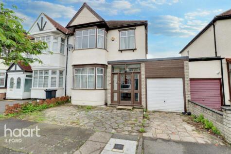 3 bedroom end of terrace house for sale in Brancaster Road, Ilford, IG2