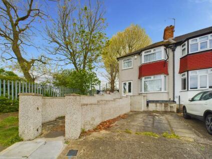 3 bedroom end of terrace house for sale in Clovelly Road, Bexleyheath, Kent, DA7