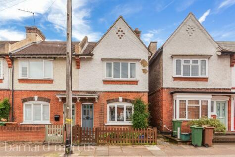 2 bedroom end of terrace house for sale in Lodge Road, Wallington, SM6