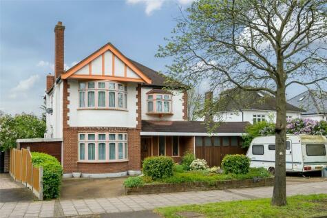 4 bedroom detached house for sale in Main Road, Gidea Park, RM2