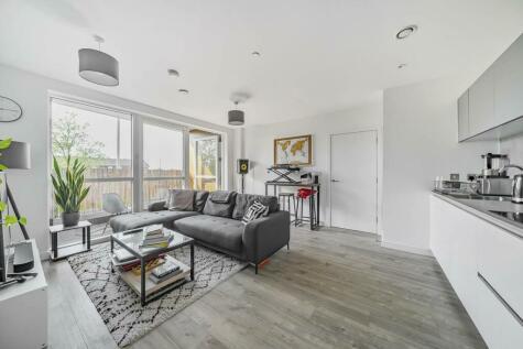 1 bedroom flat for sale in Malt Court, Walthamstow, LONDON, E17