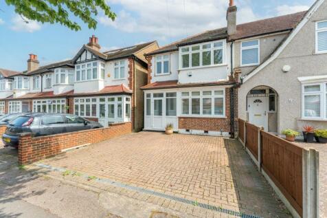 3 bedroom end of terrace house for sale in Hurstcourt Road, Sutton, Surrey, SM1