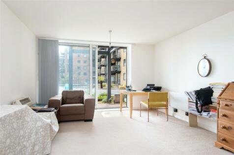 1 bedroom apartment for sale in Berglen Court, E14
