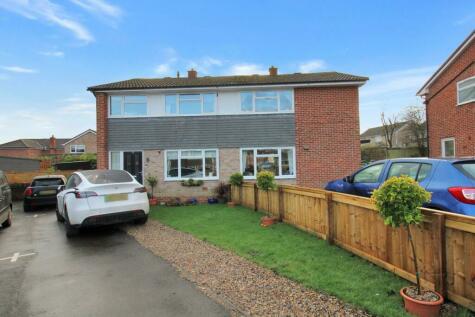 3 bedroom semi-detached house for sale in Westwood Road, Ripon, HG4