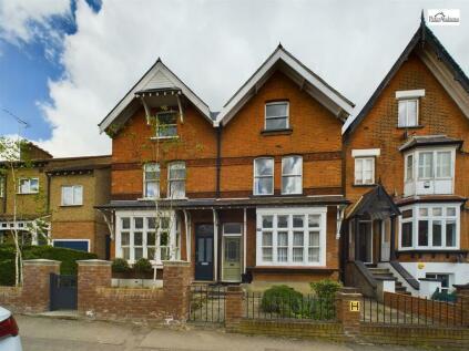 4 bedroom semi-detached house for sale in Grove Hill, London, E18