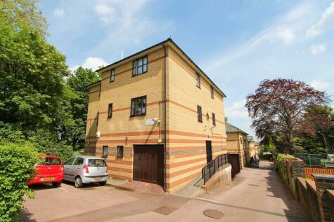 2 bedroom flat for sale in Oakview Apartments, Benhill Road, Sutton, SM1
