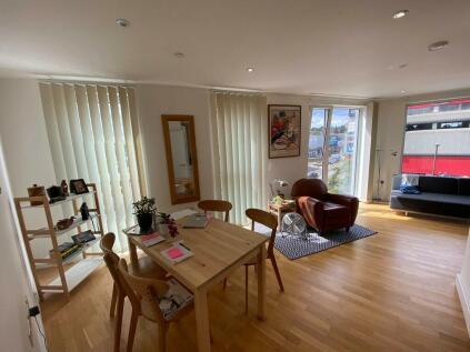 2 bedroom apartment for sale in Zenith Close, London, NW9