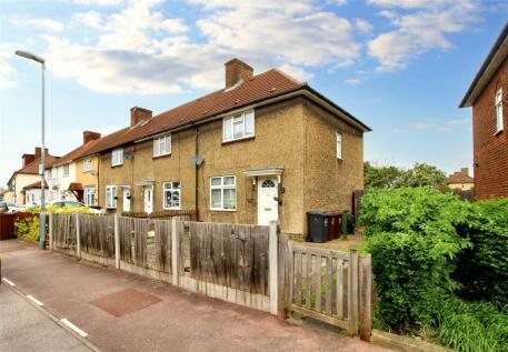 3 bedroom end of terrace house for sale in Arnold Road, Dagenham, Essex, RM9