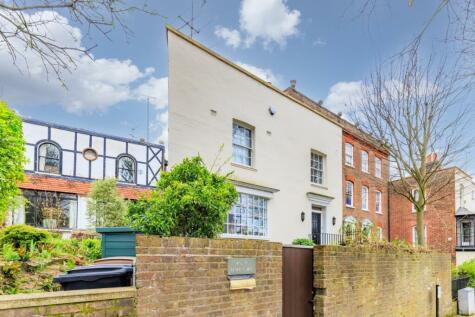 3 bedroom link detached house for sale in North Hill, N6
