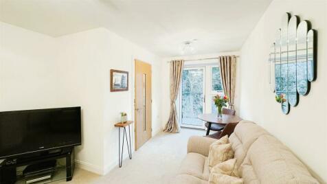 1 bedroom apartment for sale in Lionheart Court, Sewardstone Road, Waltham Abbey, EN9